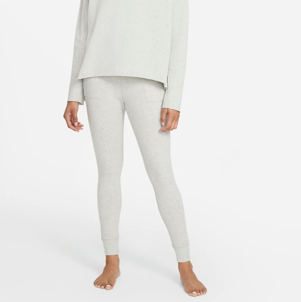 Nike Yoga Women's 7/8 Fleece Pants